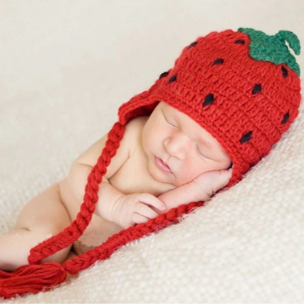 Daisy Baby Infant Crocheted Strawberry Hat Beanie with Ear Flaps 0-6 months NWT